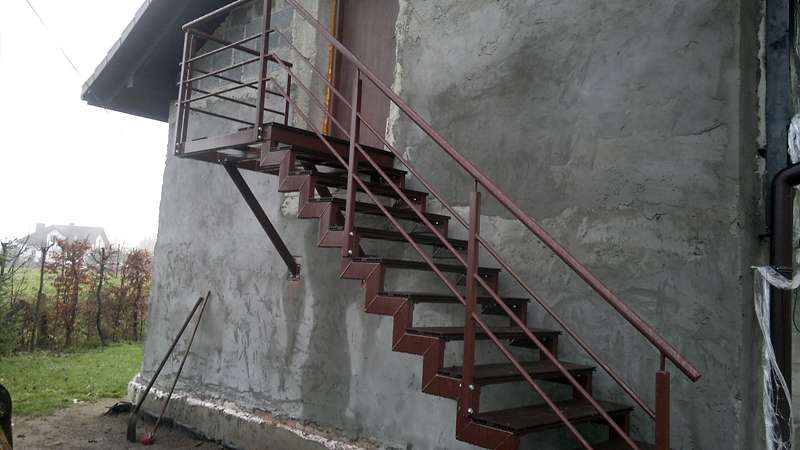schody ze stali nierdzewnej
